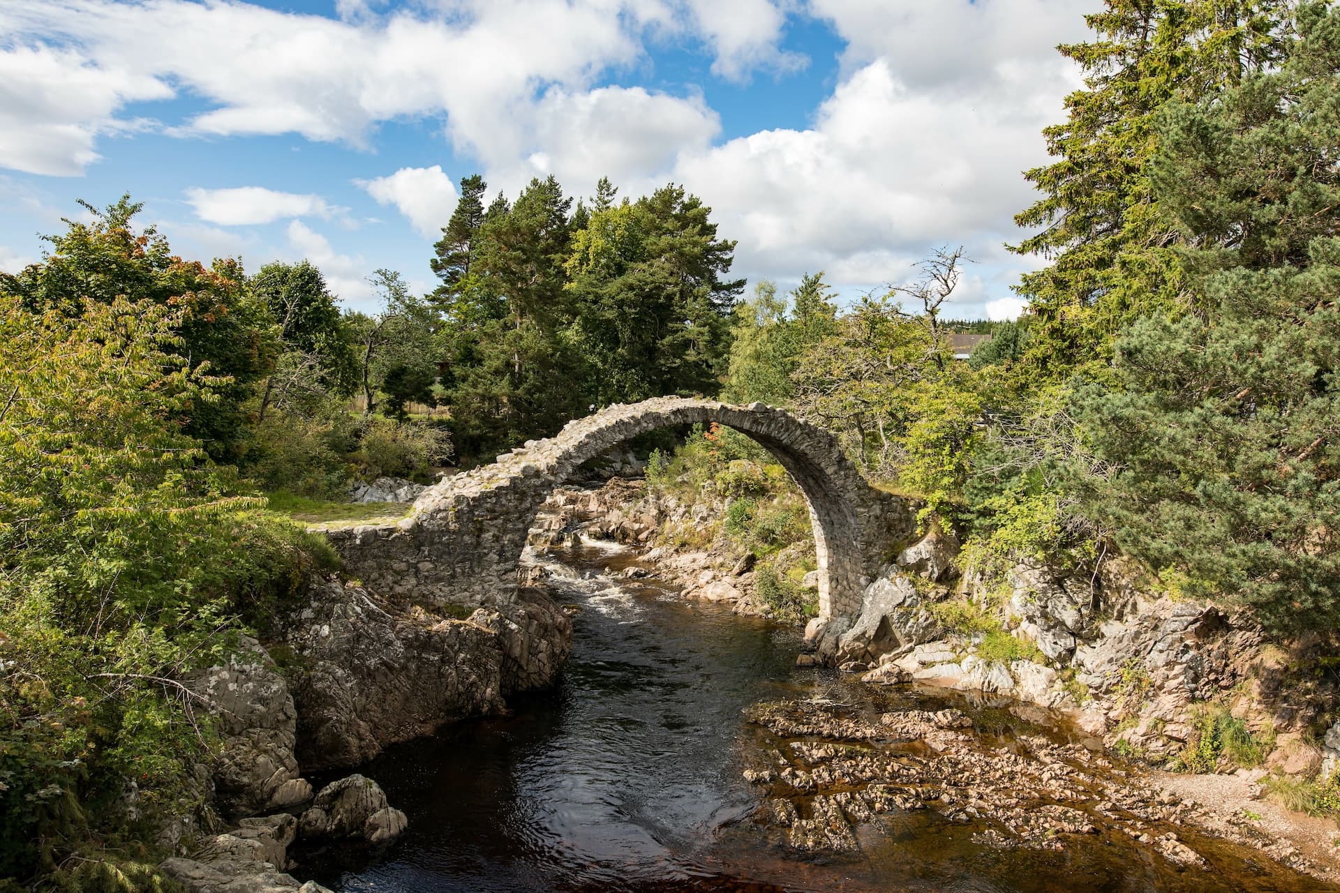 old-packhorse-bridge-carrbridge-cairngorms