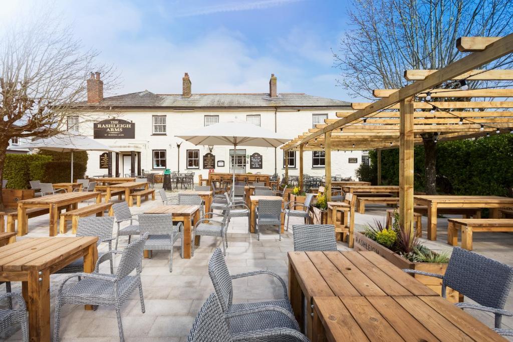 Rashleigh Arms image 1