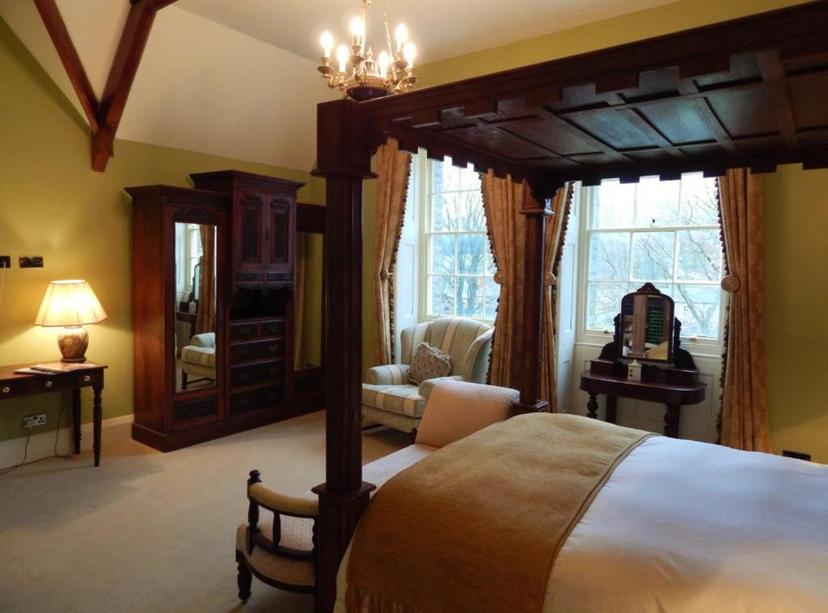 Westgate Manor image 2