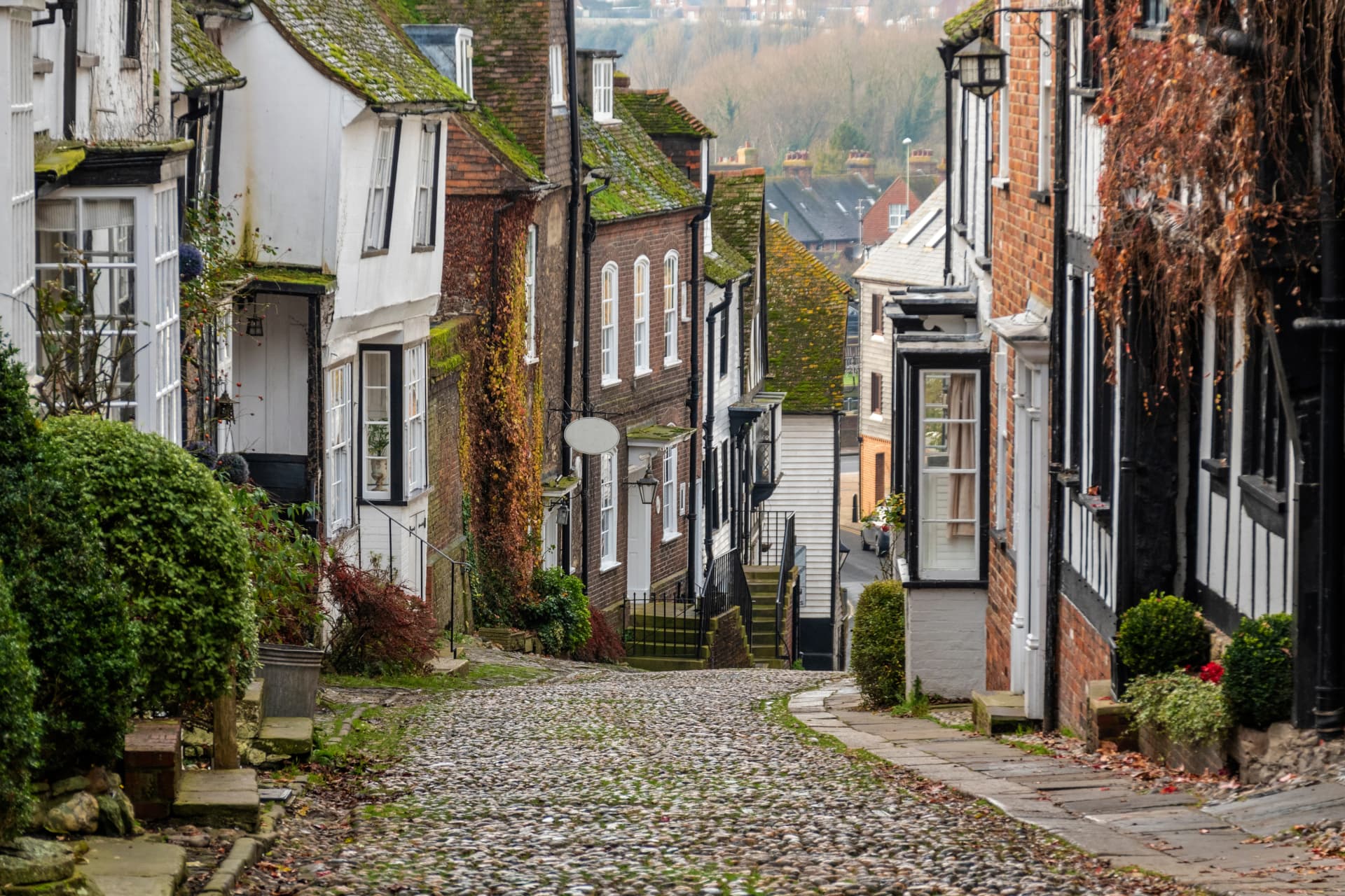  Iconic view of Mermaid Street, Rye, East Sussex, England.